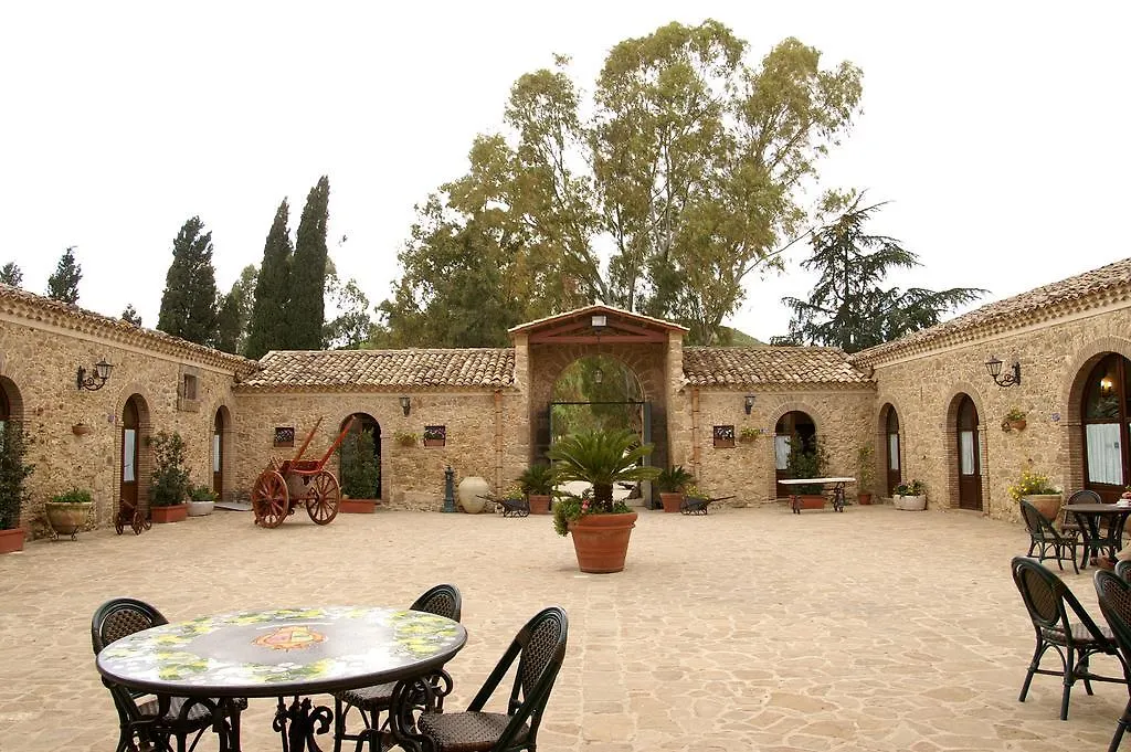 Agriturismo Gigliotto San Cono 4*,